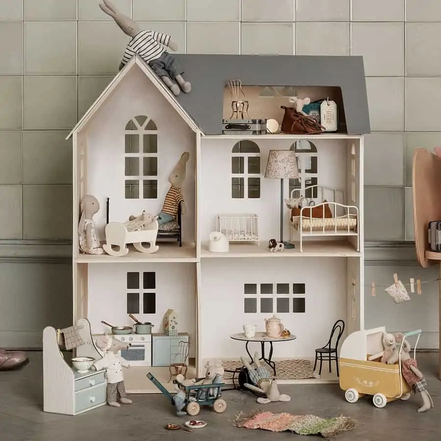 Maileg Puppenhaus mit Möbeln und Accessoires (2)