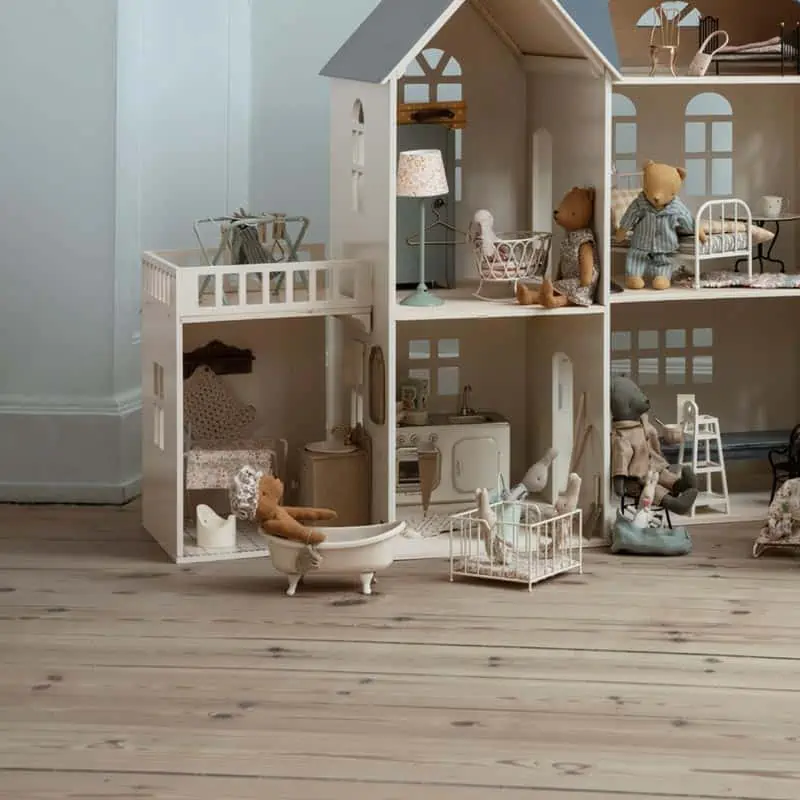 Maileg Puppenhaus mit Möbeln und Accessoires (1)